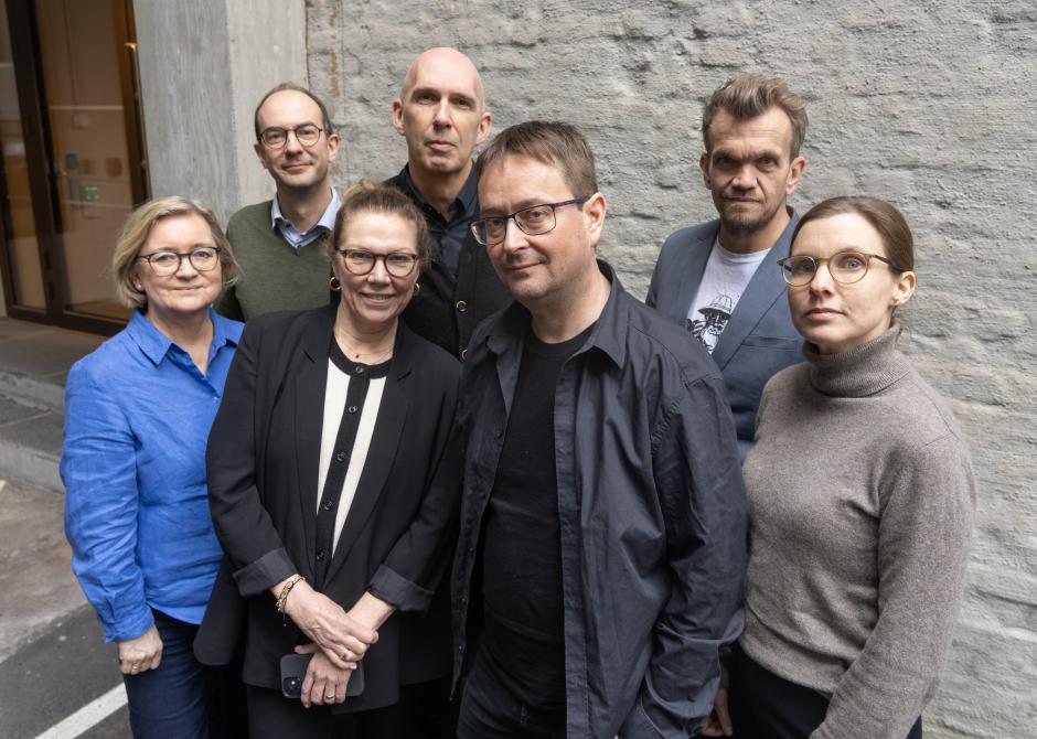 Årets SKUP-jury. Bak fra venstre: Stian Eisenträger, Frank Gander, Fredrik Nordahl. Foran fra venstre: Hanna Relling Berg, Marie Sjo, Espen Andersen og Gunn Kari Hegvik. 