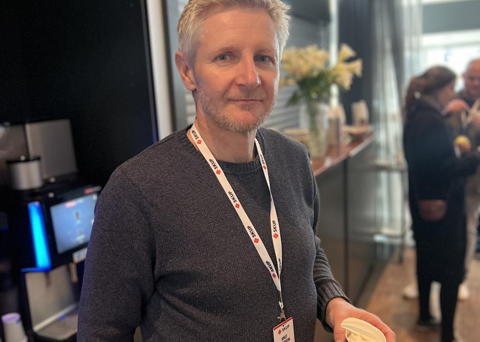 Knut Bjørheim spiser is