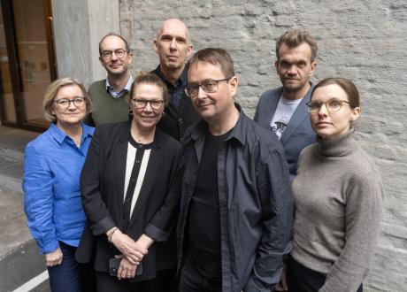 Årets SKUP-jury. Bak fra venstre: Stian Eisenträger, Frank Gander, Fredrik Nordahl. Foran fra venstre: Hanna Relling Berg, Marie Sjo, Espen Andersen og Gunn Kari Hegvik. 