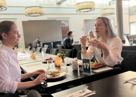 Nora Rydne og Malene Emilie Rustad frokost