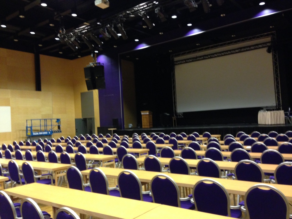 Here is the main conference hall, for keynotes. The hall can take more than 1200 people. (Foto: John Bones)
